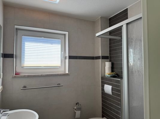 DUSCHBAD IN DER APARTEMENTWOHNUNG