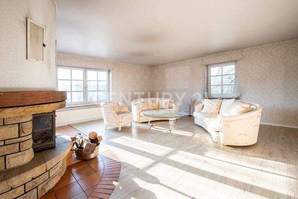 Wohnzimmer mit Kamin