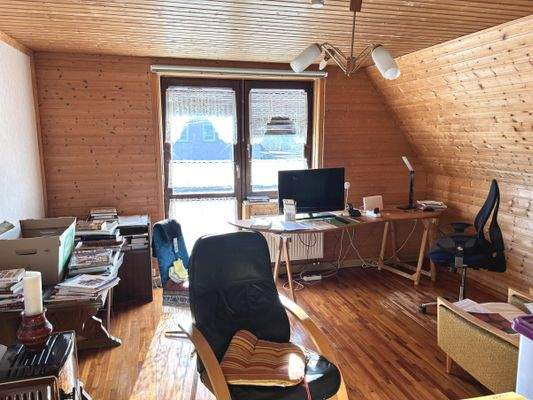 Schlafzimmer mit Balkonzugang (DG)