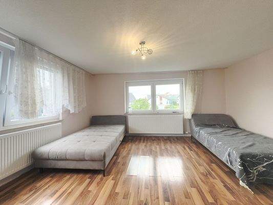 OG 1 - Schlafzimmer 6