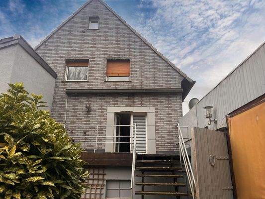 Sicht aufs Haus vom Garten