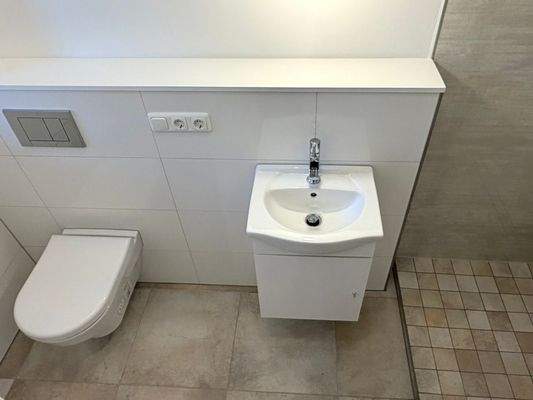 Gäste-WC mit Dusche