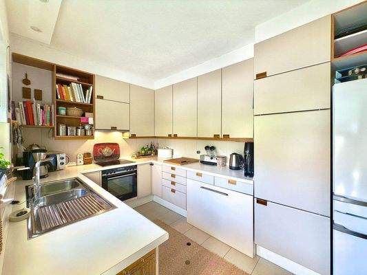 Küche mit Terrassenzugang