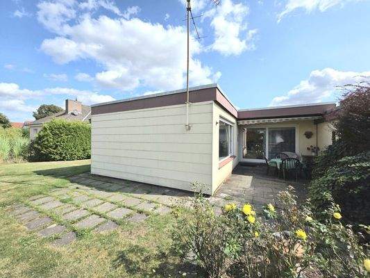 Rückansicht mit 2. Terrasse