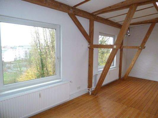 Wohnzimmer mit Blick zum Hof