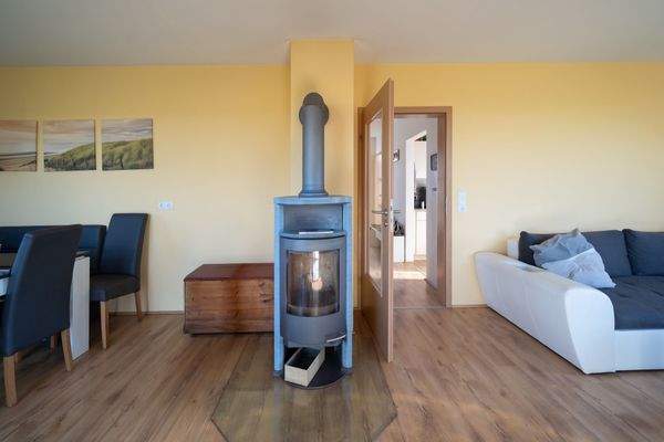 Erdgeschoss - Wohnzimmer Kachelofen