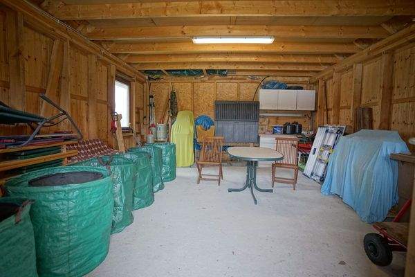 Gartenhaus Innenansicht, Partyraum/Geräte-Abstellraum