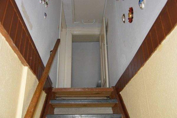 Treppe zum Obergeschoss (linker Hausteil)