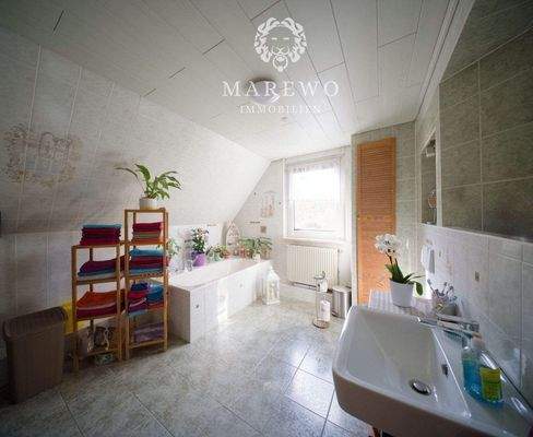 Badezimmer, Bild 2, OG