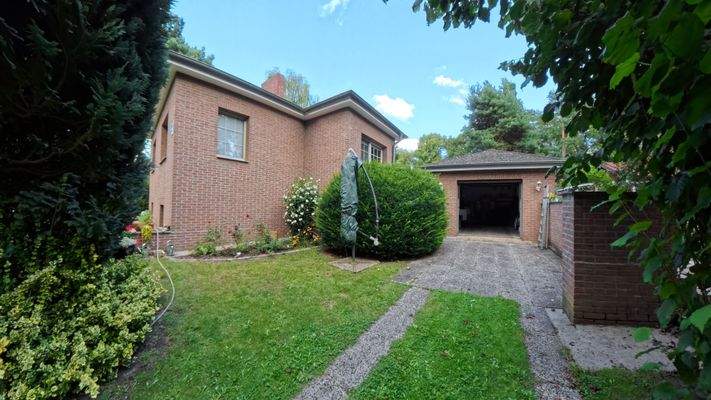 Garage und Haupthaus