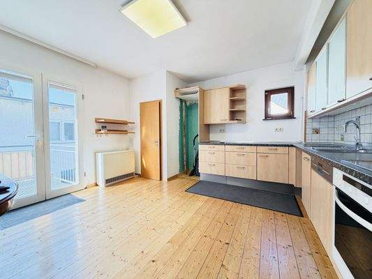 Einheit Obergeschoss Küche mit Zugang zur Terrasse