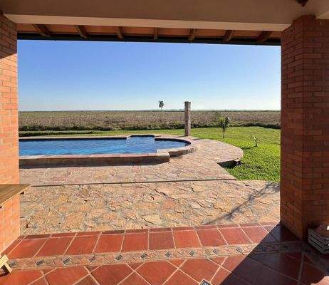 Terrasse Blick auf Pool