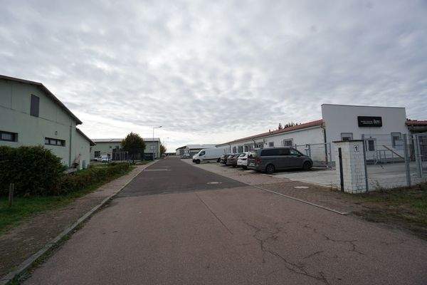 Zufahrt zu dem Objekt (3).JPG