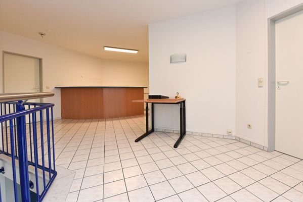Flur OG mit Pantryküche 