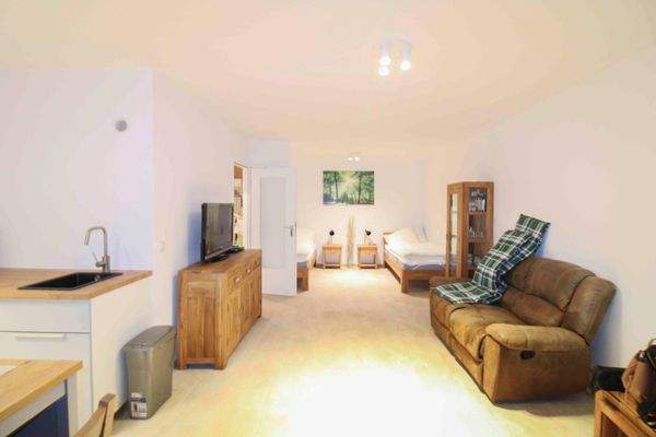 Wohn- und Schlafzimmer