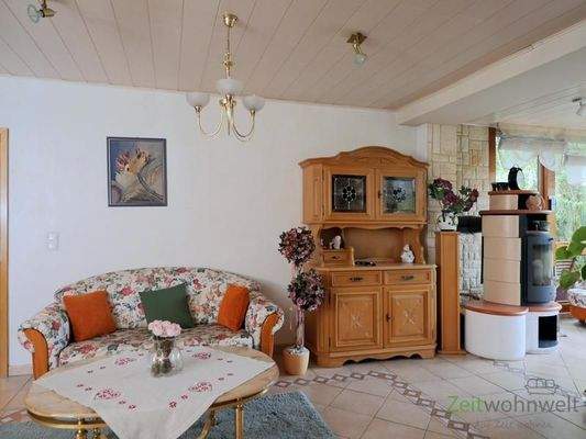 Sofa Kommode und Kamin