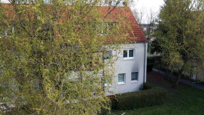 hofseitiger Blick aus dem Fenster