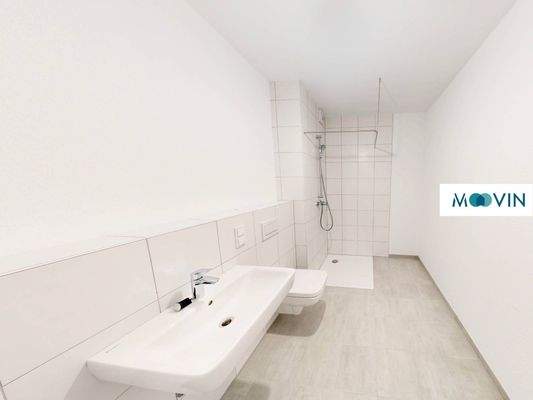 Badezimmer mit Walk-In-Dusche