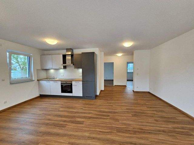 Attraktive 3-Zimmer-Wohnung mit Terrasse, Einbauküche und Aufzug - Photo 2