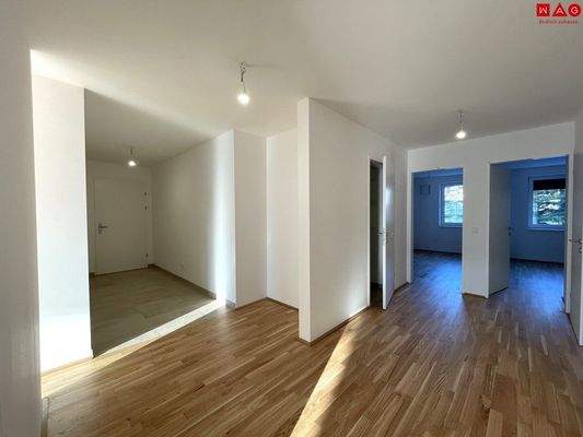 Blick Richtung Vorraum und Flur