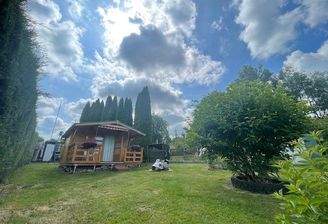 Grundstück mit Laube