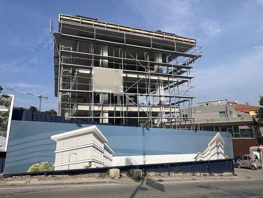 Business Center Near Metro on Busy Street in Üsküdar Istanbul