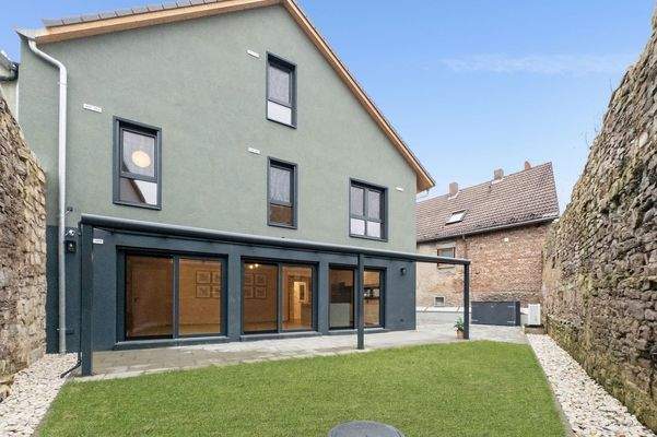 Haus & Innenhof an Stadtmauer