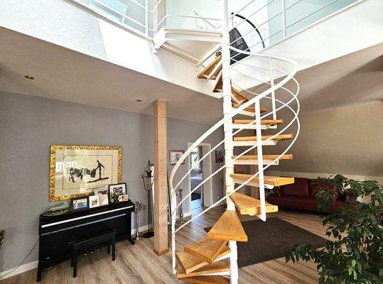 Treppe zur Galerieebene und Dachterrasse