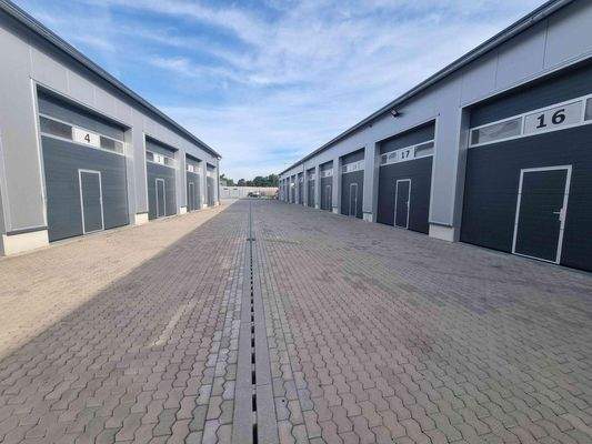 Zufahrt zur Lagerhalle