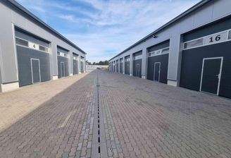 Zufahrt zur Lagerhalle