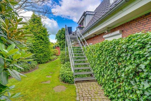 Treppenniedergang vom Balkon in den Garten