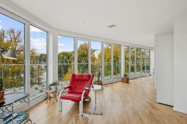 backbone_577089-B_B_064_raw_HD