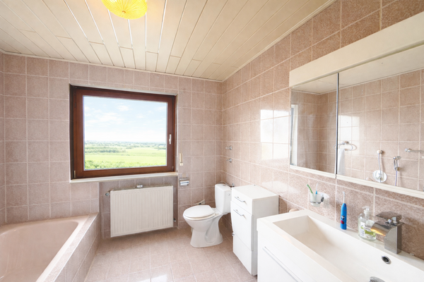 Badezimmer mit Badewanne