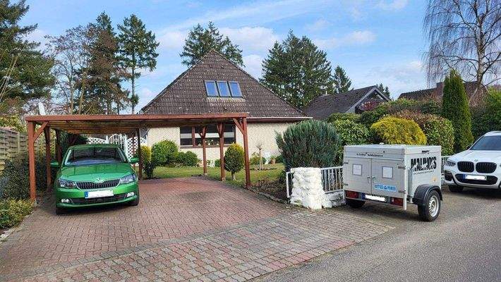 großes Carport für 3 Fahrzeuge.jpg