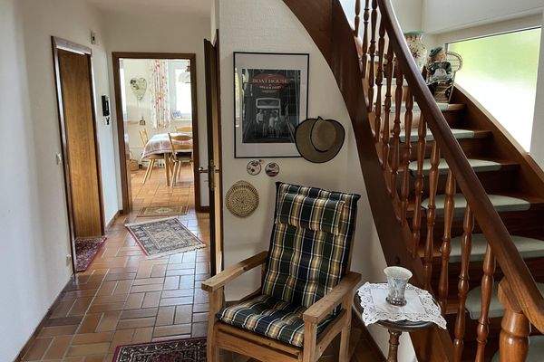 Flur, Diele im Erdgeschoß mit Treppenaufgang