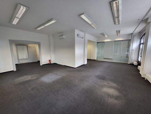 Innenansicht mit Blick zum Eingangsbereich