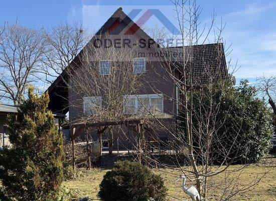 Rückansicht mit Grundstück