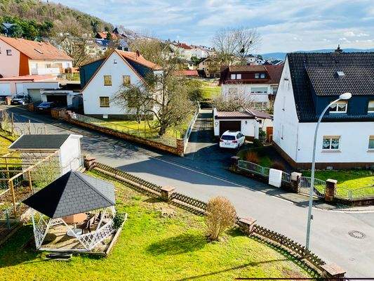 Seitlicher Gartenblick