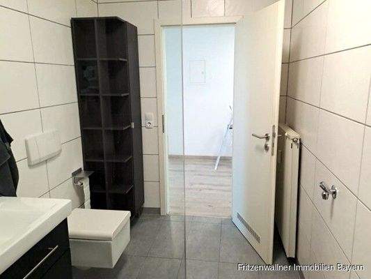 Bad mit Dusche Bild 2