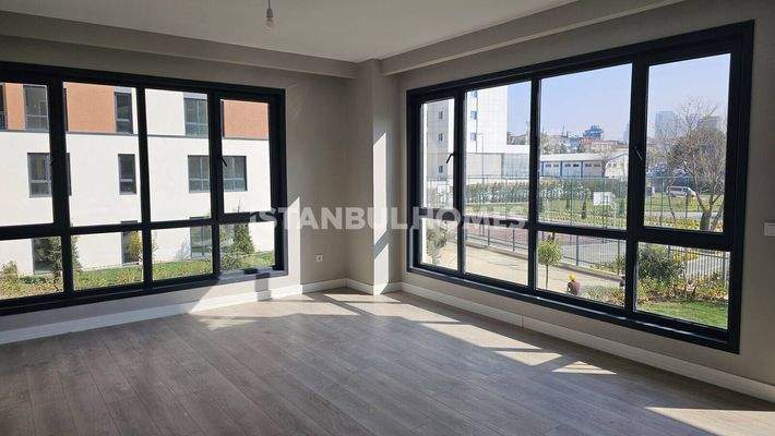 Apartments in a Secure Complex with Pool in Kartal Istanbul
