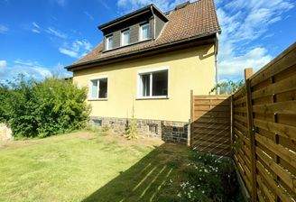 Einfamilienhaus auf wunderschönem Grundstück