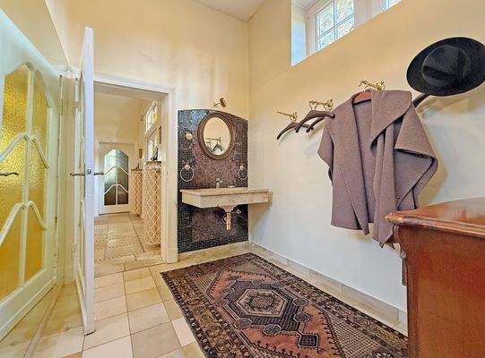 Vorraum WC / Garderobe