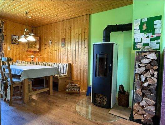 Eßzimmerbereich mit Kamin