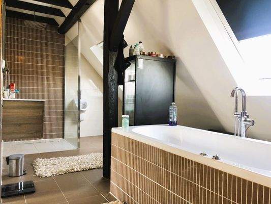 Badewanne im Dusche im DG.2