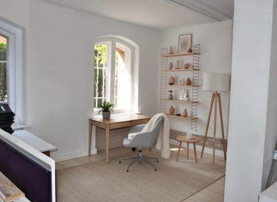 Büroraum Souterrain - (KI generiert)