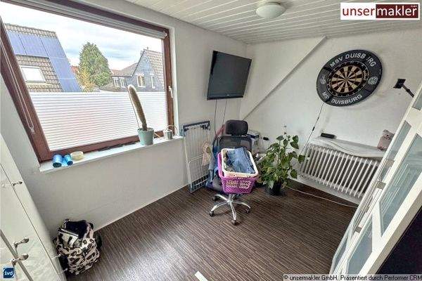 OG Kleiderzimmer Sicht 1