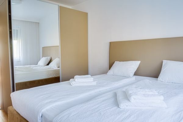 Schlafzimmer mit Doppelbett
