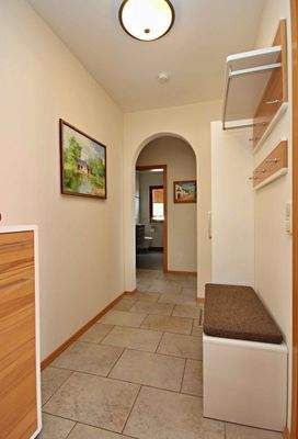 Flur mit Garderobe Erdgeschoß