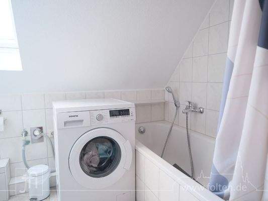 ...mit Badewanne und WM-Anschluss