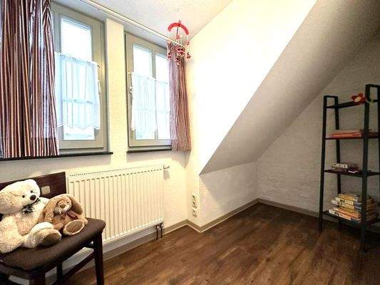 Dachgeschoss-Wohnung - Kinderzimmer (2)